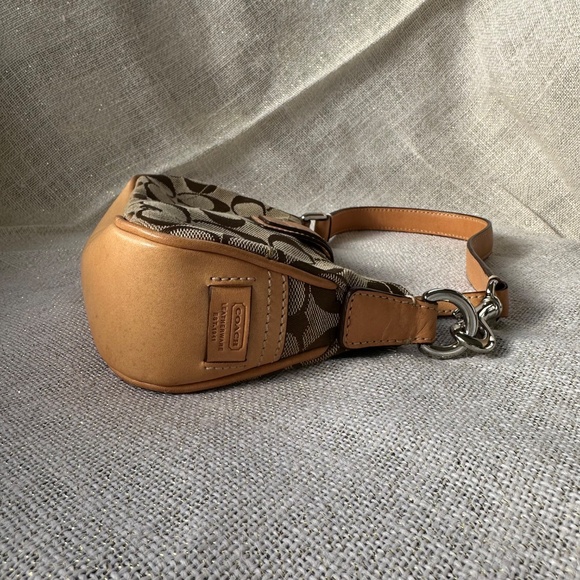 Coach Y2K Mini Soho Buckle Bag (E3U-6362) - Picture 6 of 15